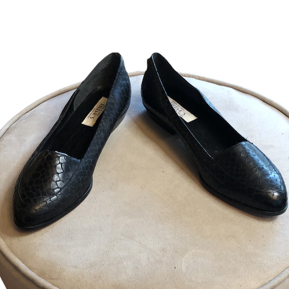Made in Italy, NEW without tags, 10M, black alligator flats-Rare!